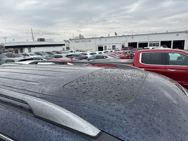 Nissan Armada Vehicle Full-screen Gallery Image 09