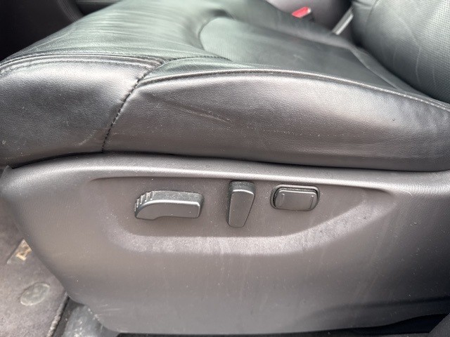 Nissan Armada Vehicle Full-screen Gallery Image 17