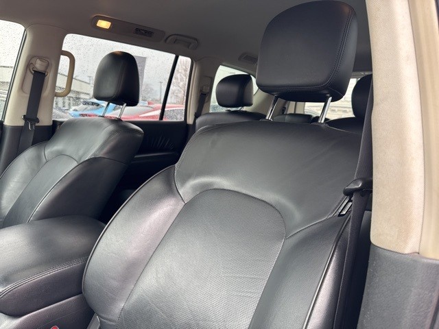 Nissan Armada Vehicle Full-screen Gallery Image 18