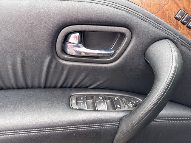 Nissan Armada Vehicle Full-screen Gallery Image 20