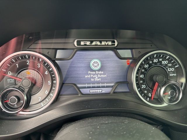 Ram 1500 Vehicle Full-screen Gallery Image 11