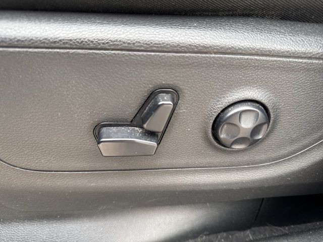 Ram 1500 Vehicle Full-screen Gallery Image 14