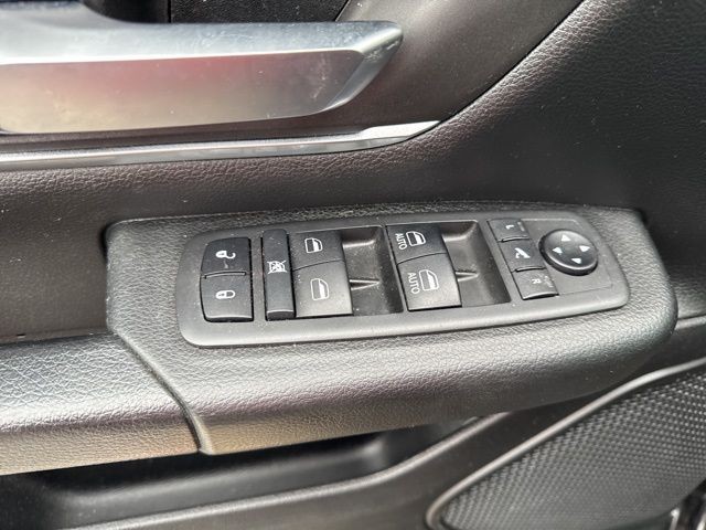 Ram 1500 Vehicle Full-screen Gallery Image 15