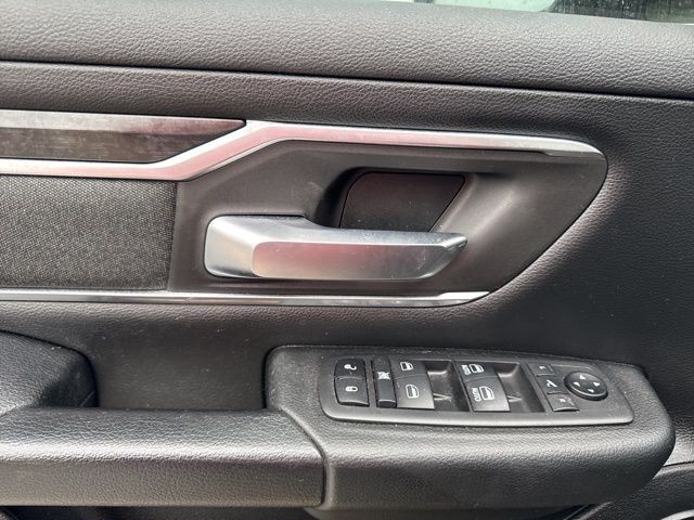 Ram 1500 Vehicle Full-screen Gallery Image 17