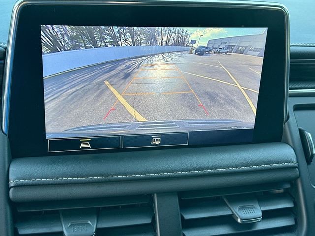 GMC Yukon Vehicle Full-screen Gallery Image 18