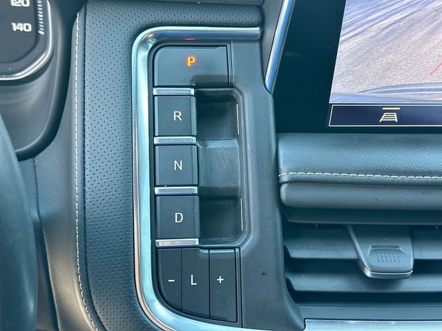 GMC Yukon Vehicle Full-screen Gallery Image 19