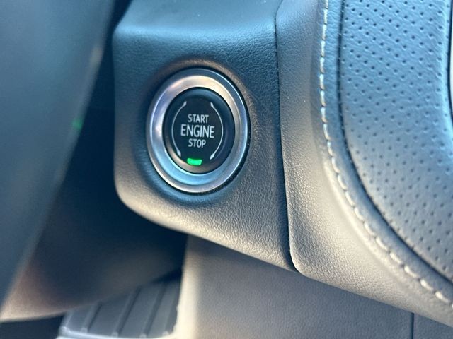 GMC Yukon Vehicle Full-screen Gallery Image 20