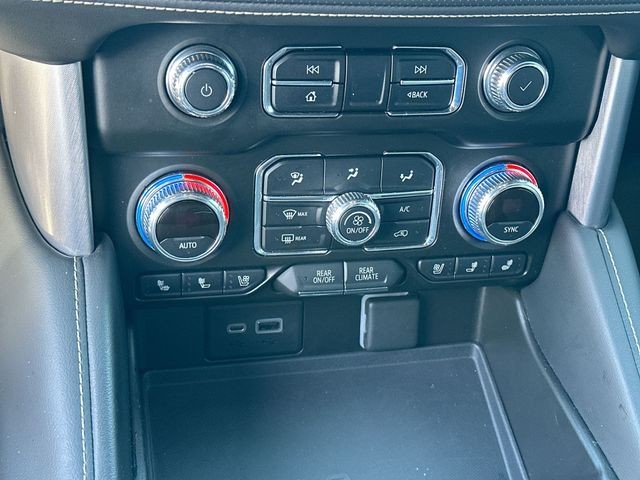 GMC Yukon Vehicle Full-screen Gallery Image 21