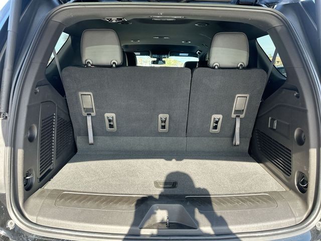 GMC Yukon Vehicle Full-screen Gallery Image 29