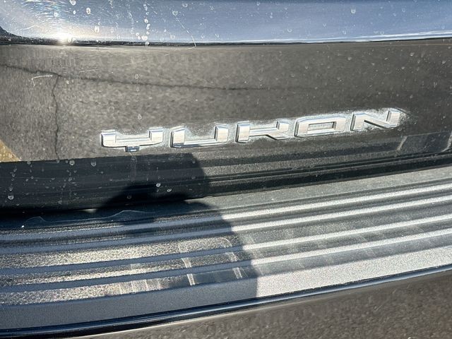 GMC Yukon Vehicle Full-screen Gallery Image 34