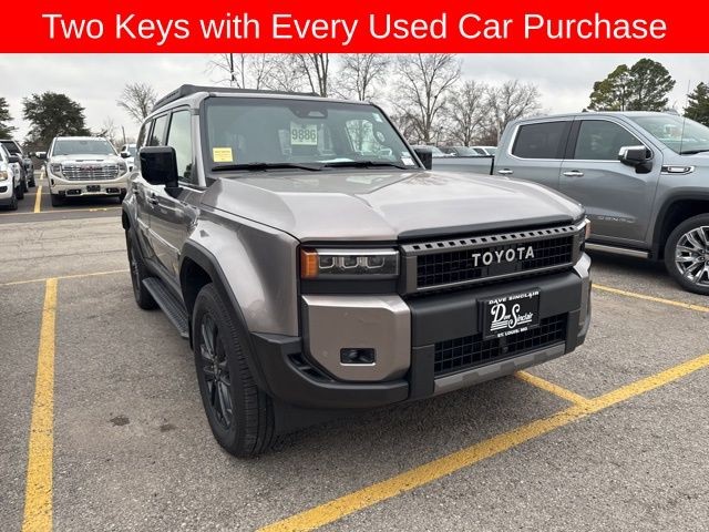 Toyota Land Cruiser Vehicle Full-screen Gallery Image 03