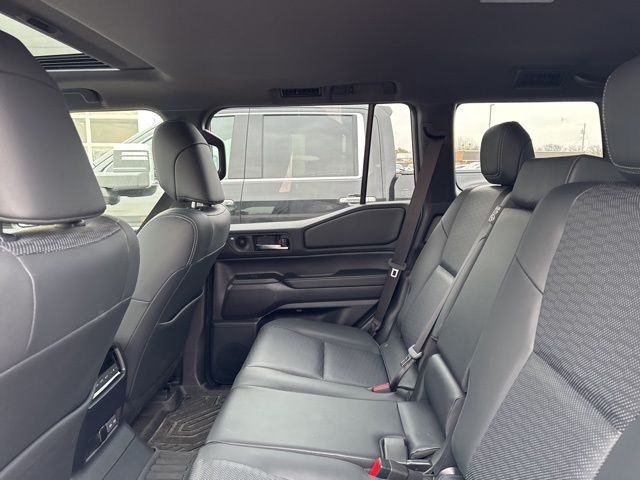 Toyota Land Cruiser Vehicle Full-screen Gallery Image 10