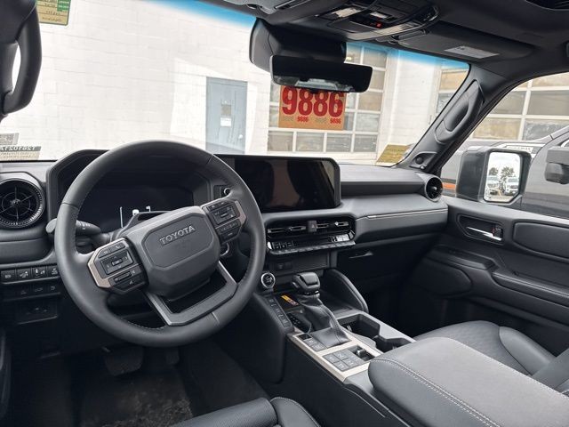 Toyota Land Cruiser Vehicle Full-screen Gallery Image 13