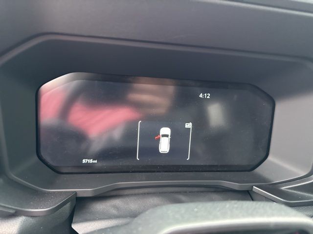 Toyota Land Cruiser Vehicle Full-screen Gallery Image 15