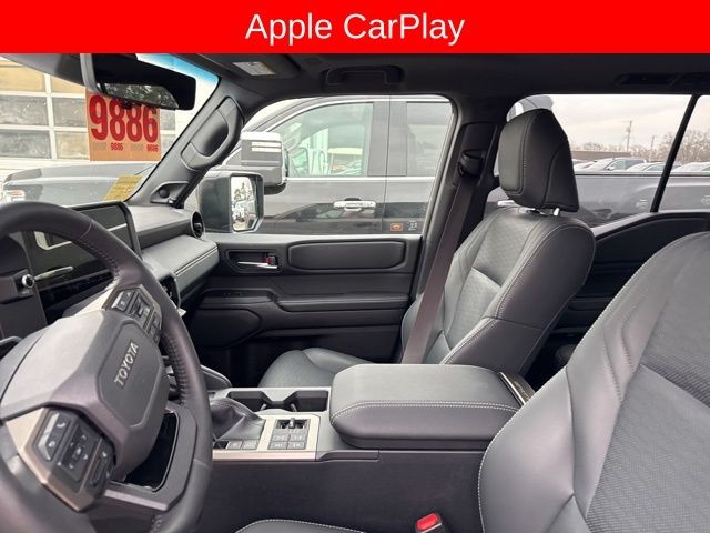 Toyota Land Cruiser Vehicle Full-screen Gallery Image 17