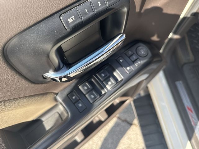 Chevrolet Silverado 1500 Vehicle Full-screen Gallery Image 25