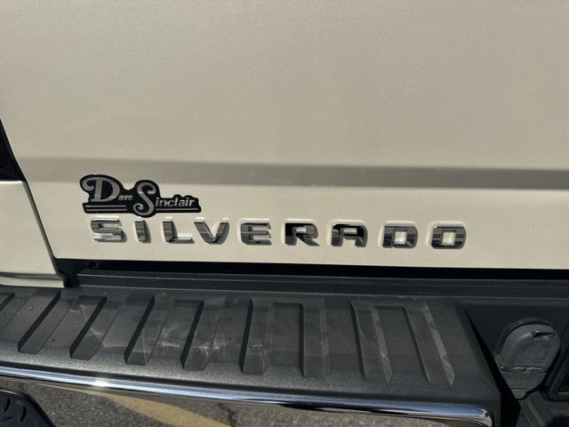 Chevrolet Silverado 1500 Vehicle Full-screen Gallery Image 32