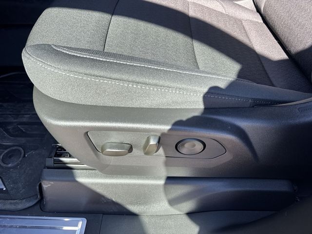 GMC Sierra 1500 Vehicle Full-screen Gallery Image 12