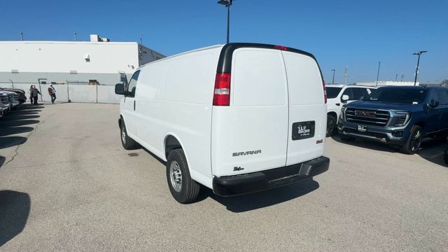 GMC Savana Cargo Van Vehicle Full-screen Gallery Image 07