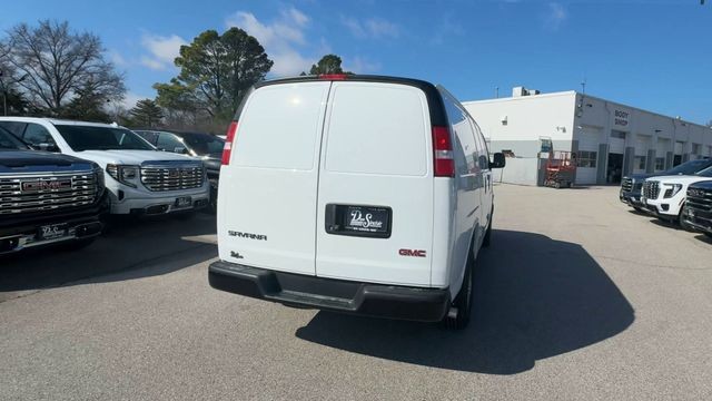 GMC Savana Cargo Van Vehicle Full-screen Gallery Image 08