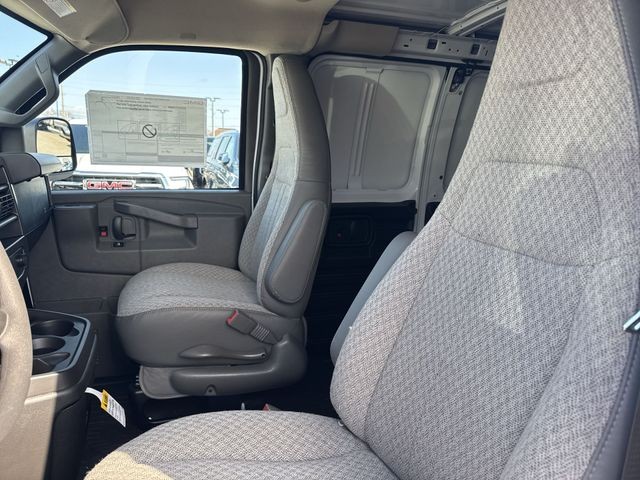 GMC Savana Cargo Van Vehicle Full-screen Gallery Image 11