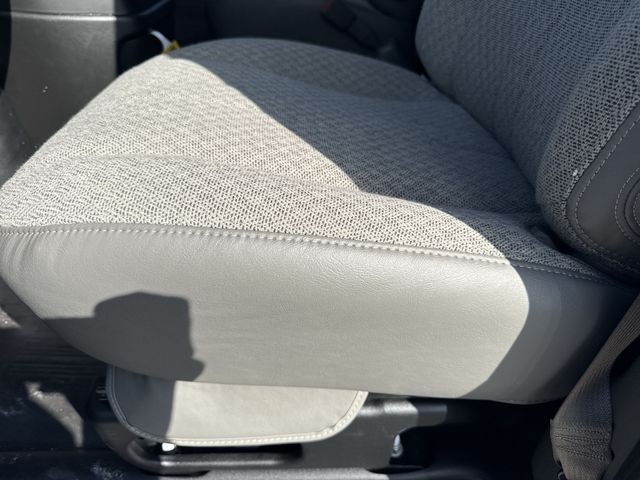 GMC Savana Cargo Van Vehicle Full-screen Gallery Image 12