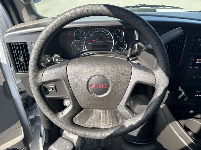 GMC Savana Cargo Van Vehicle Full-screen Gallery Image 14