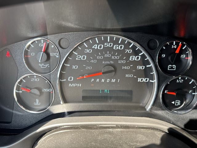 GMC Savana Cargo Van Vehicle Full-screen Gallery Image 15