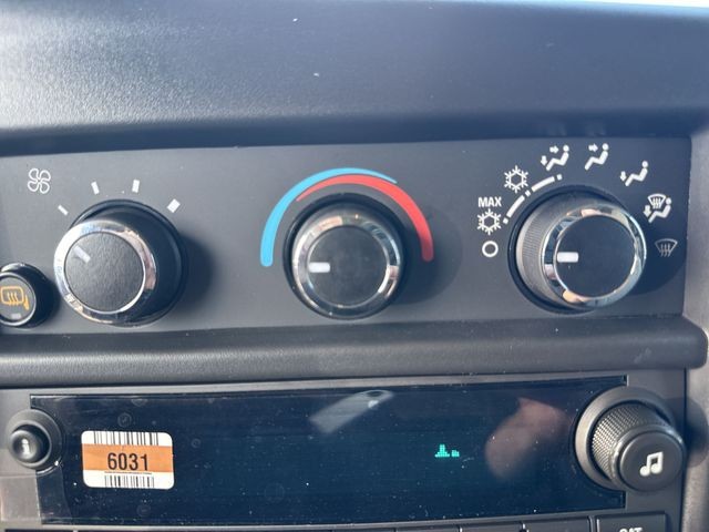 GMC Savana Cargo Van Vehicle Full-screen Gallery Image 17