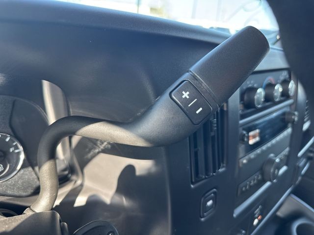 GMC Savana Cargo Van Vehicle Full-screen Gallery Image 18