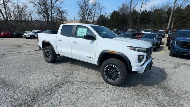 GMC Canyon Vehicle Full-screen Gallery Image 02