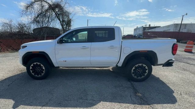 GMC Canyon Vehicle Full-screen Gallery Image 05