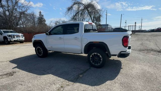 GMC Canyon Vehicle Full-screen Gallery Image 06