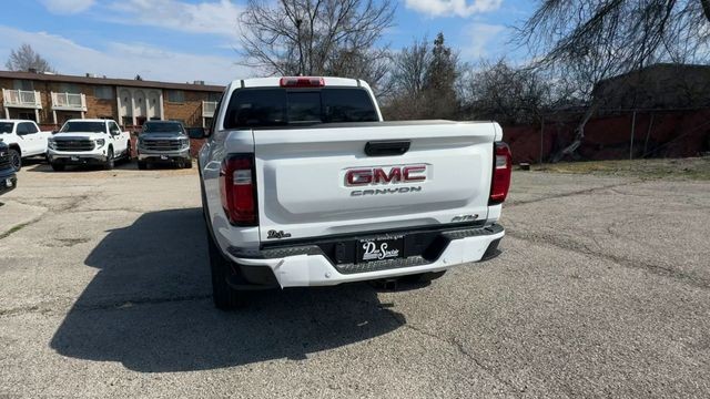 GMC Canyon Vehicle Full-screen Gallery Image 07