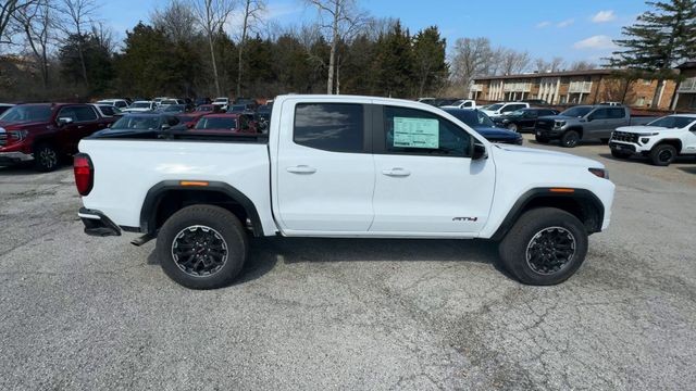 GMC Canyon Vehicle Full-screen Gallery Image 09