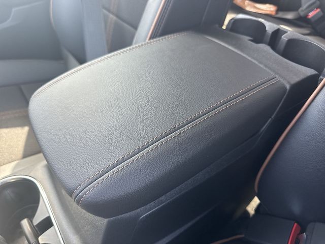 GMC Canyon Vehicle Full-screen Gallery Image 21