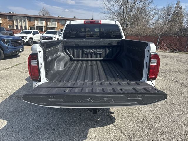 GMC Canyon Vehicle Full-screen Gallery Image 23