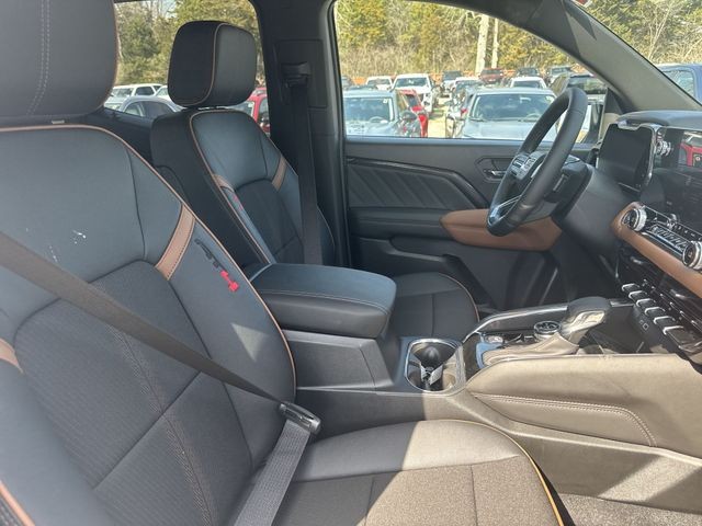 GMC Canyon Vehicle Full-screen Gallery Image 24