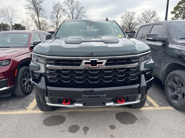 Chevrolet Silverado 1500 Vehicle Full-screen Gallery Image 02