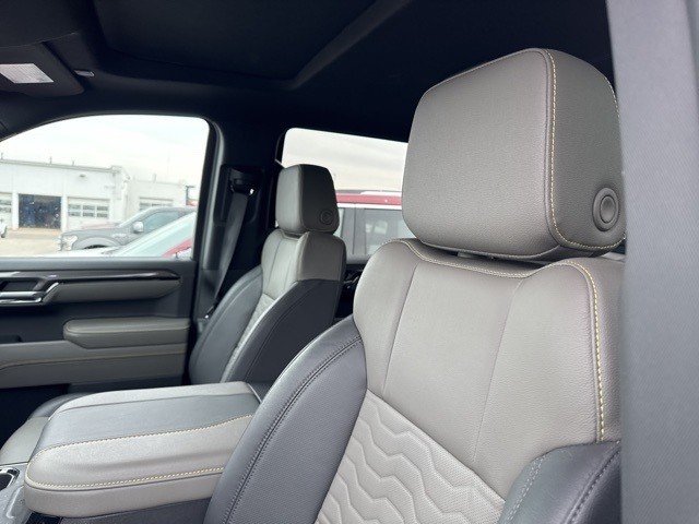 Chevrolet Silverado 1500 Vehicle Full-screen Gallery Image 10