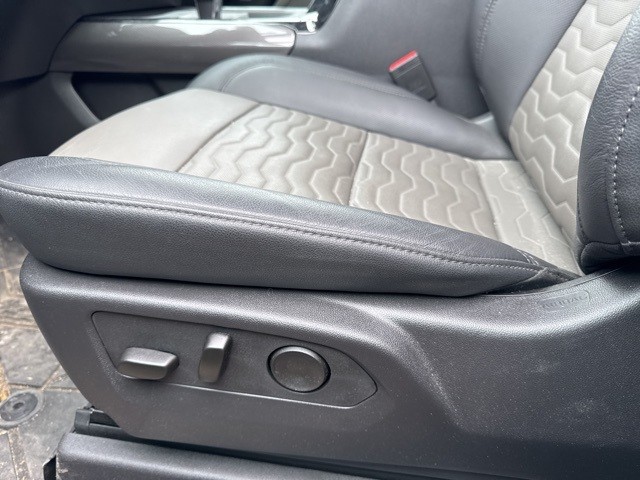 Chevrolet Silverado 1500 Vehicle Full-screen Gallery Image 14