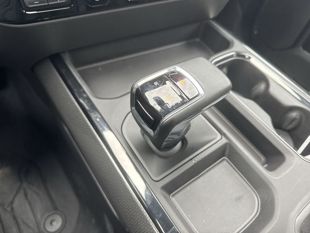 Chevrolet Silverado 1500 Vehicle Full-screen Gallery Image 19