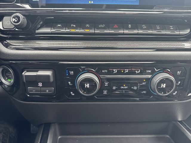 Chevrolet Silverado 1500 Vehicle Full-screen Gallery Image 39