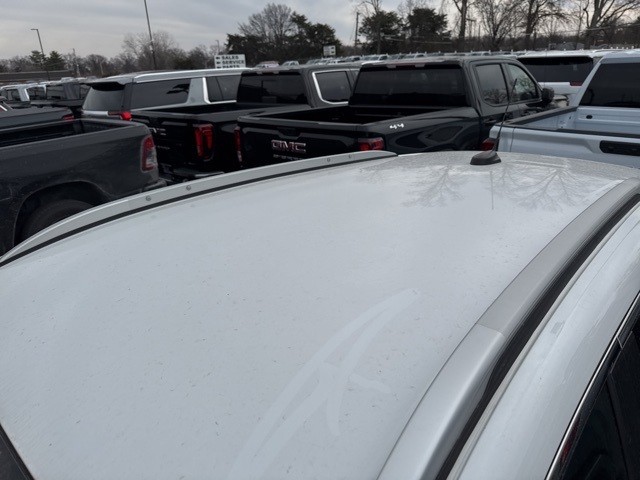 Buick Encore GX Vehicle Full-screen Gallery Image 05