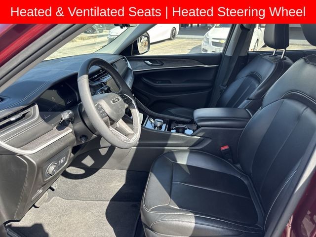 Jeep Grand Cherokee L Vehicle Full-screen Gallery Image 13