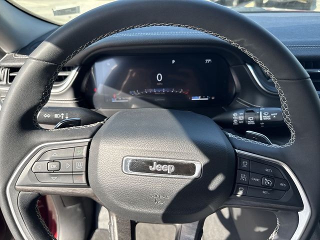 Jeep Grand Cherokee L Vehicle Full-screen Gallery Image 14