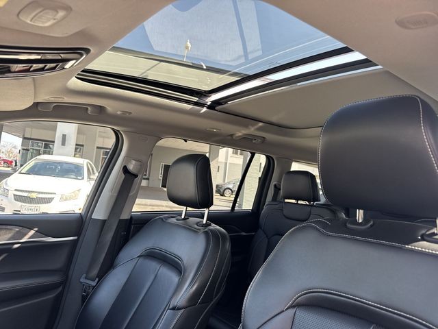 Jeep Grand Cherokee L Vehicle Full-screen Gallery Image 23