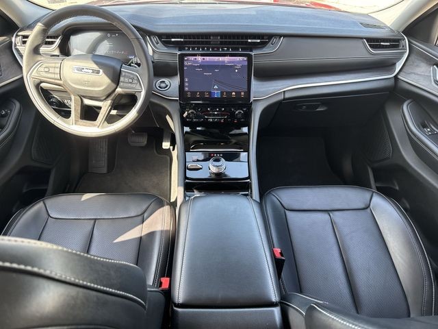 Jeep Grand Cherokee L Vehicle Full-screen Gallery Image 25