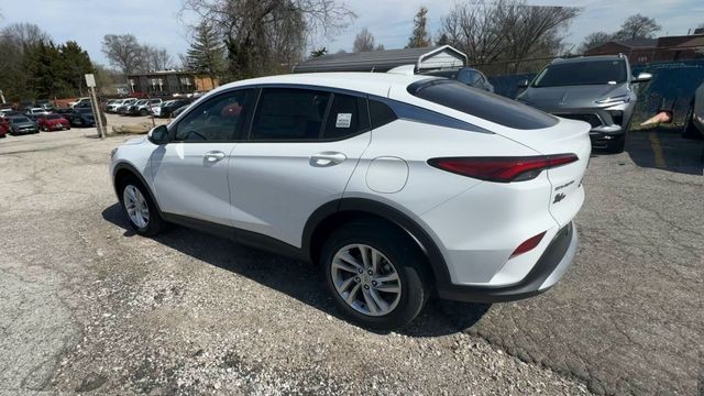 Buick Envista Vehicle Full-screen Gallery Image 06