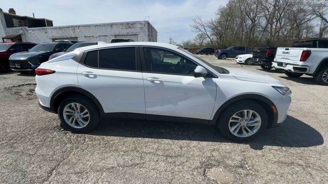 Buick Envista Vehicle Full-screen Gallery Image 09